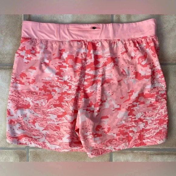 Under Armour pink camo shorts with side / back zip and wide waistband pocket;XXL - Picture 7 of 7